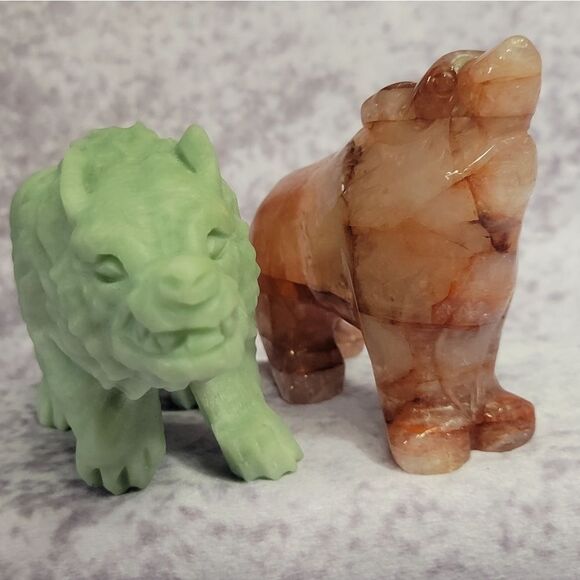 Green Jade & Fire Quartz Wolf - Picture 4 of 16